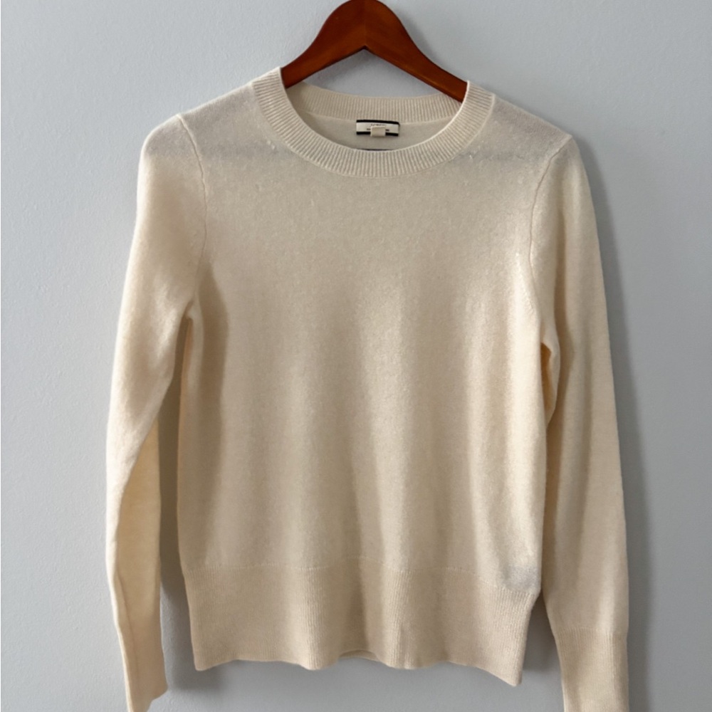 J Crew 100% Cashmere crew neck sweater new without tags never worn XS cream